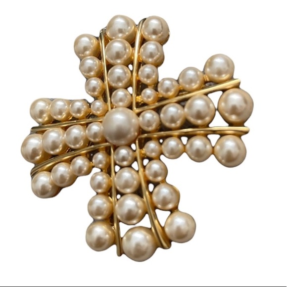 Vintage Joan Rivers Pearl Maltese Cross Brooch Pin - Picture 3 of 6